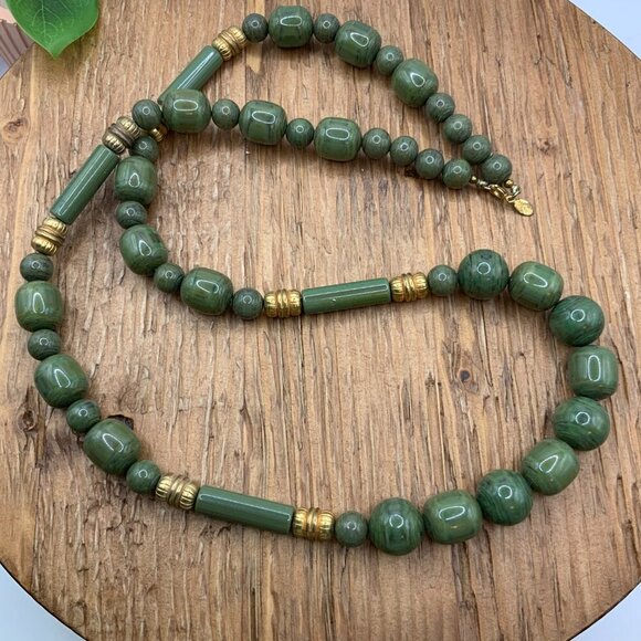 Cadoro Vintage Green Marbled Bakelite Beaded Gold Tone Necklace - Picture 2 of 8